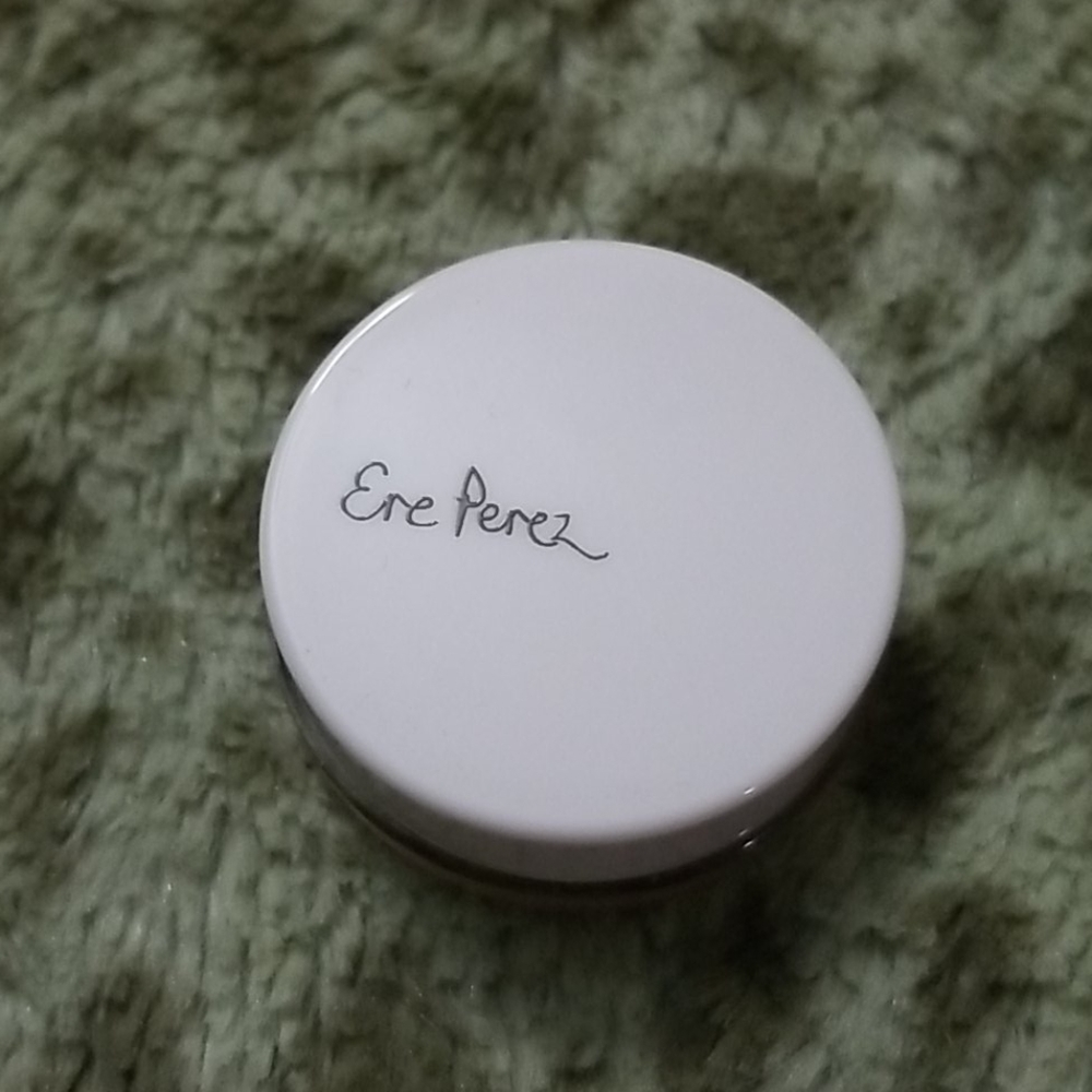 Ere Perez arnica concealer